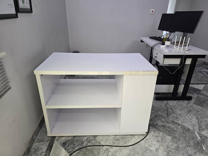 Metal Frame With High Gloss Finish - Tables And Shelves 4