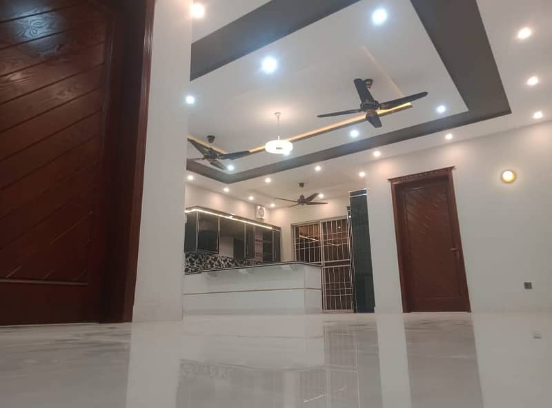 One Kanal Luxury Bulevard Corner House Available For Sale In G1 Block Bahria Orchard Lahore 8