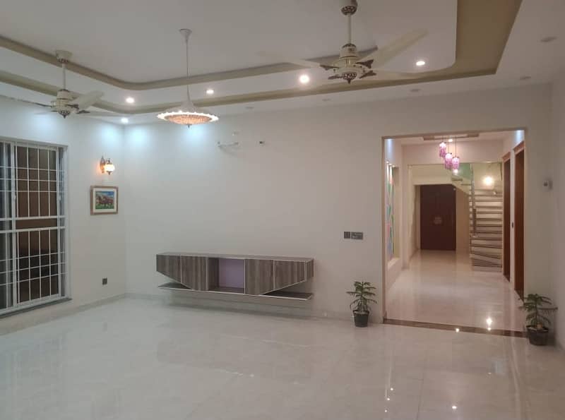 One Kanal Luxury Bulevard Corner House Available For Sale In G1 Block Bahria Orchard Lahore 13