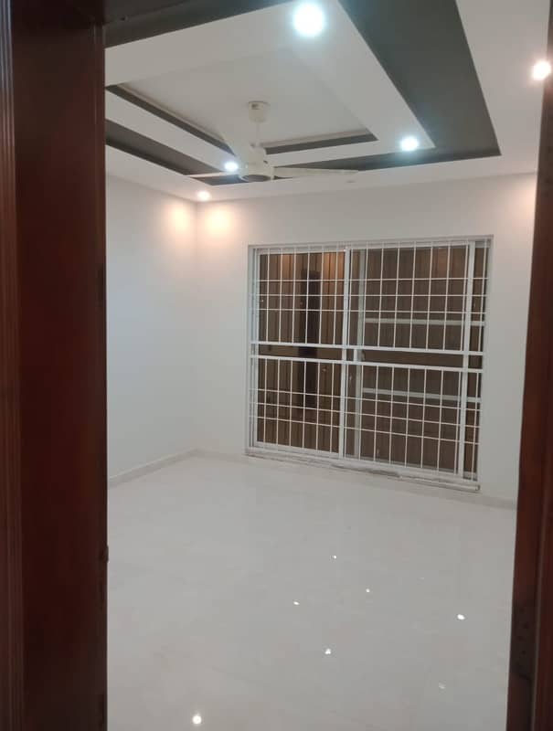 One Kanal Luxury Bulevard Corner House Available For Sale In G1 Block Bahria Orchard Lahore 18