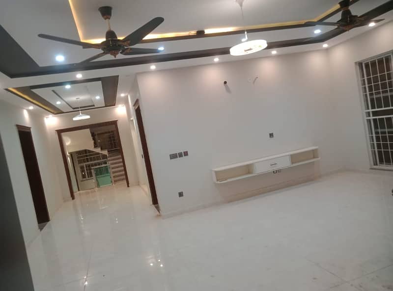 One Kanal Luxury Bulevard Corner House Available For Sale In G1 Block Bahria Orchard Lahore 20