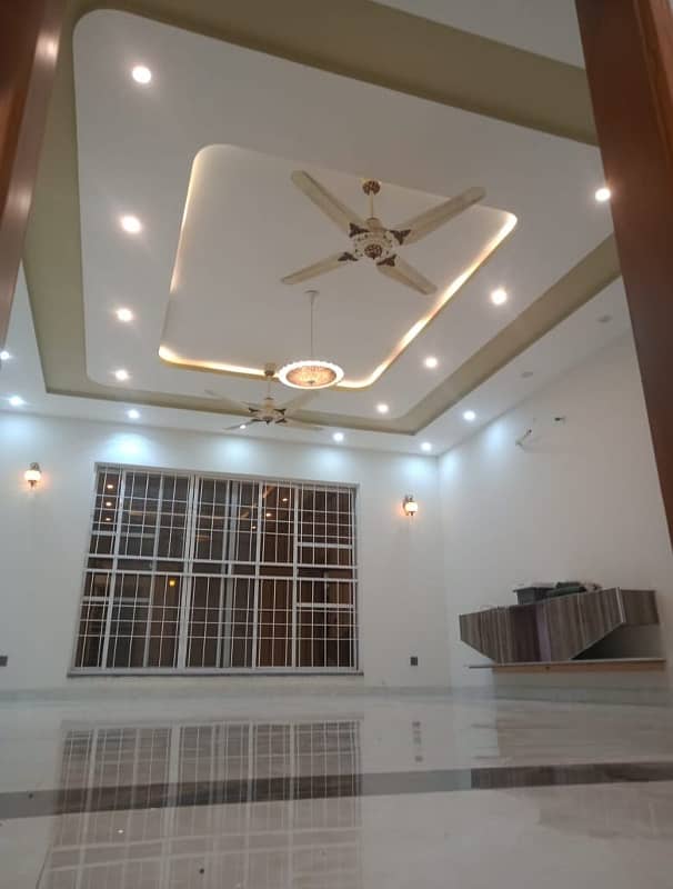 One Kanal Luxury Bulevard Corner House Available For Sale In G1 Block Bahria Orchard Lahore 28