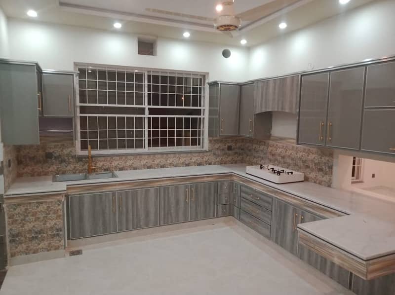 One Kanal Luxury Bulevard Corner House Available For Sale In G1 Block Bahria Orchard Lahore 32