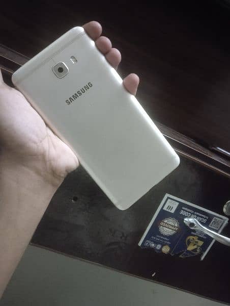 Samsung Galaxy C9 Pro 0