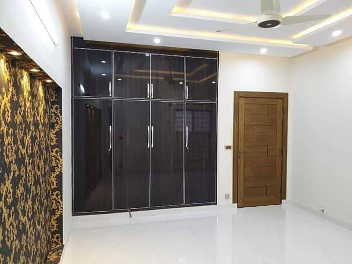 Very Prime Located 3 Bed Portion For Rent in Gulraiz 0