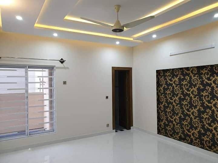 Very Prime Located 3 Bed Portion For Rent in Gulraiz 3