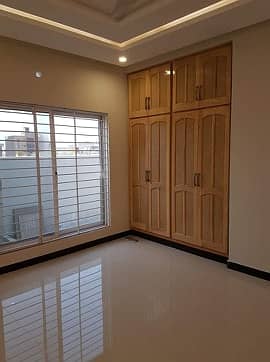 Very Prime Located 3 Bed Portion For Rent in Gulraiz 6