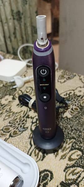 ORAL-B IO 8 ELECTRIC TOOTHBRUSH 1