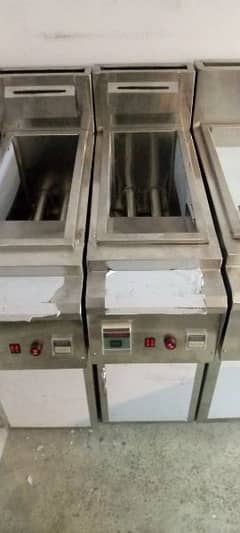 deep fryer 2 tube// 3 tube// pizza oven// working table