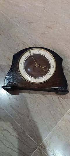 old side Table Clock aik 8 days Chabi wala aur dusra cell wala hy