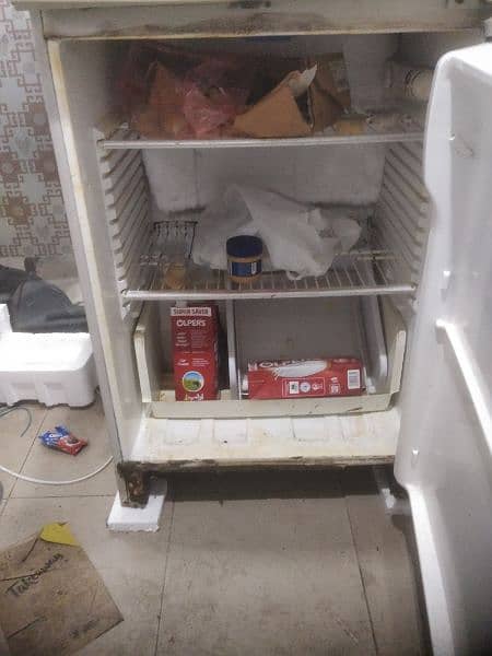 Pel Fridge for sell 100% perfect working Original Gas 3