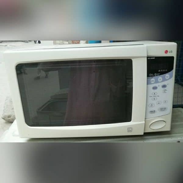 LG Medium size Microwave oven 1