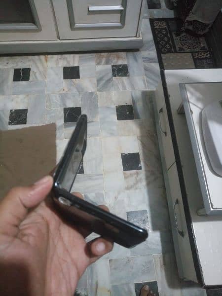 Samsung z flip. . 8/256gb. . . pta approved. . panel damage 2