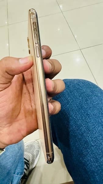 iPHONE XS MAX 64 GB 4