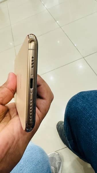 iPHONE XS MAX 64 GB 6