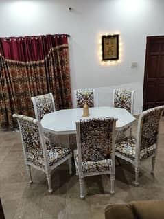 Italian dining table new 85000