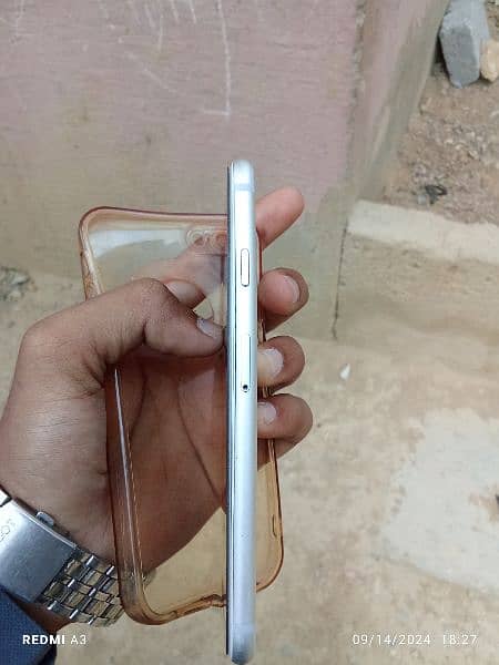 Asalamu alkikum I am selling iphone 6 2