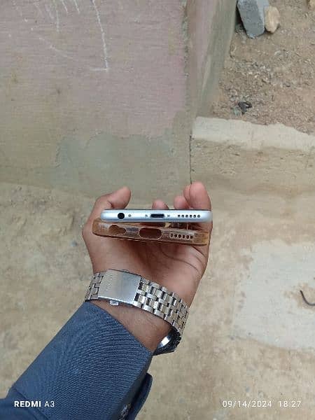 Asalamu alkikum I am selling iphone 6 3