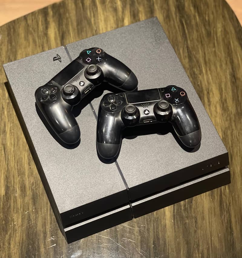 PS4 | Playstation 4 | 500 GB | Matte Black | Two Controllers Included 1