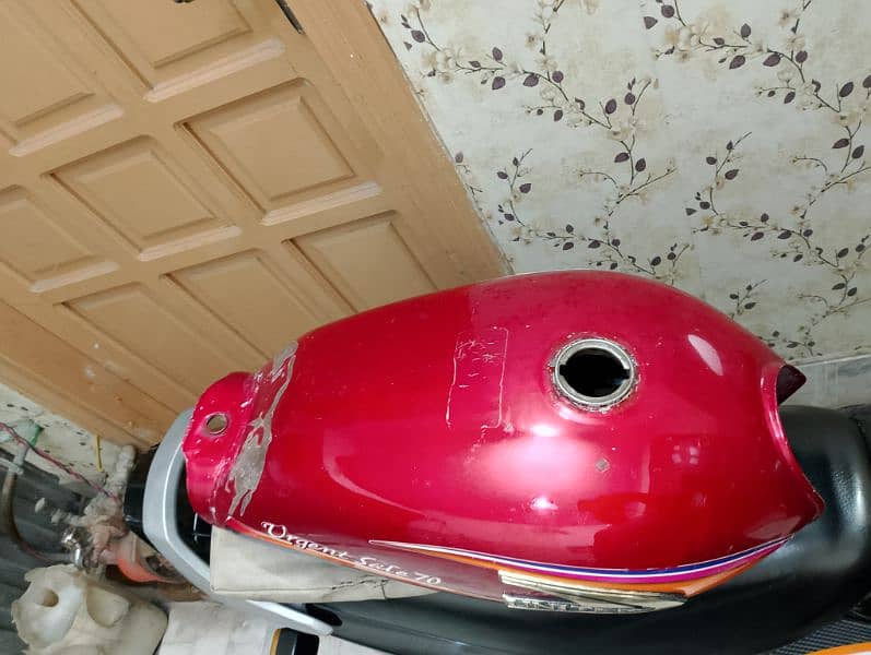 United 2012 us 70 orignal  Fuel tank For sale. 1