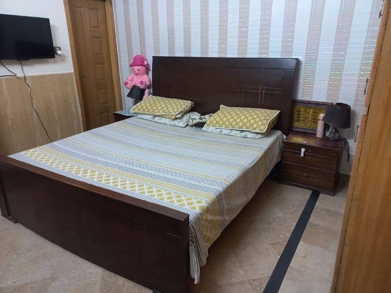 bed set without mattress for urgent sale 8