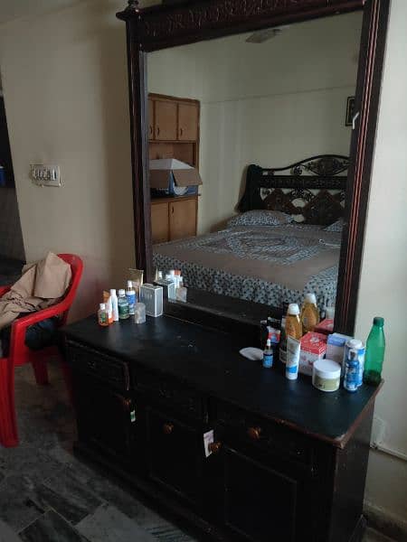 Brown wooden dressing table 1