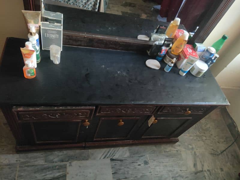 Brown wooden dressing table 2