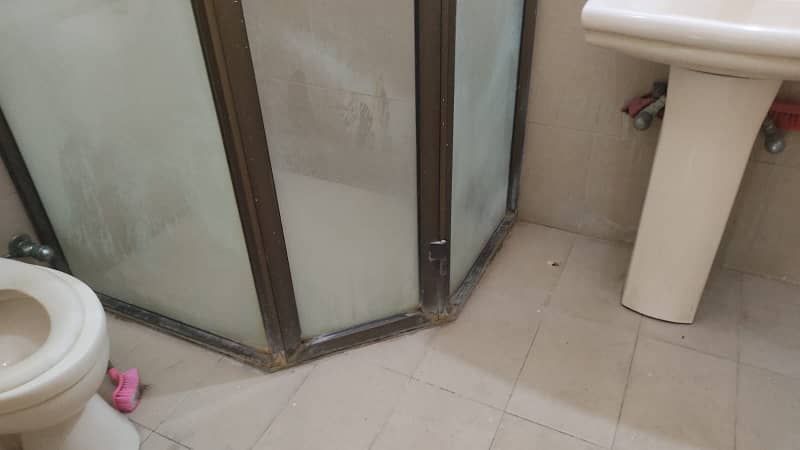 1 KANAL UPPER PORTION WITH SEPARATE GATE AVAILABLE FOR RENT IN SUI GAS SOCIETY 8