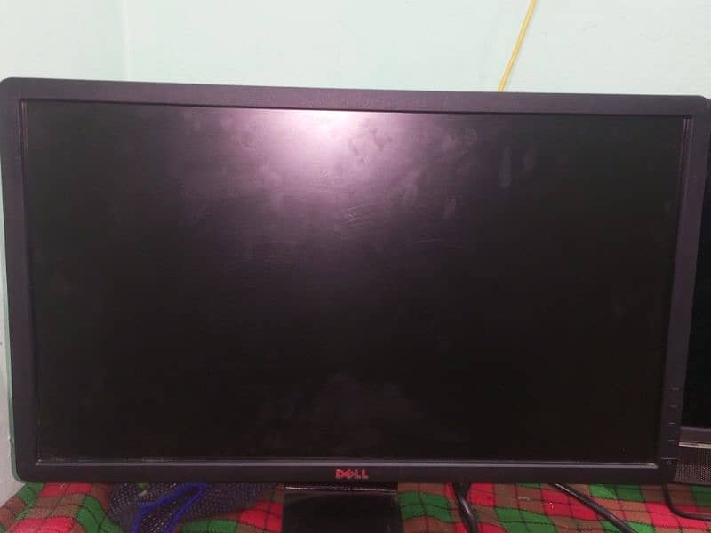 24 inch Dell LCD dvi vga and display prot 4