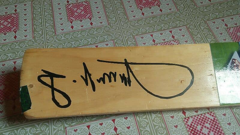 Shaid Afraid's signature bat giffted 7