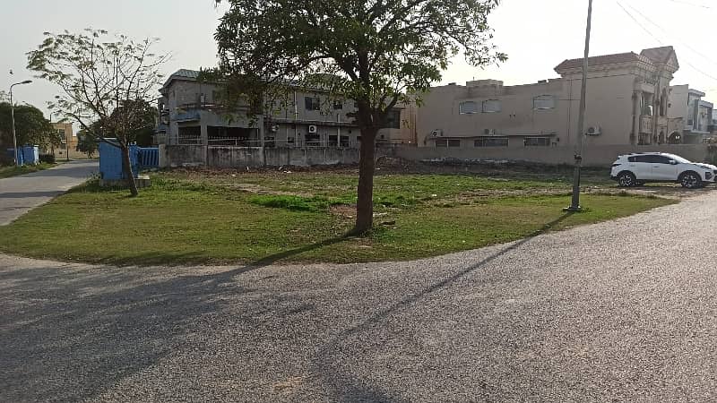 A Plot Of Five Marla In New Lahore Matti Is For Sale There Is Electricity And Water In Front Of Park School College Sadamim And All Low Shield Shops 20