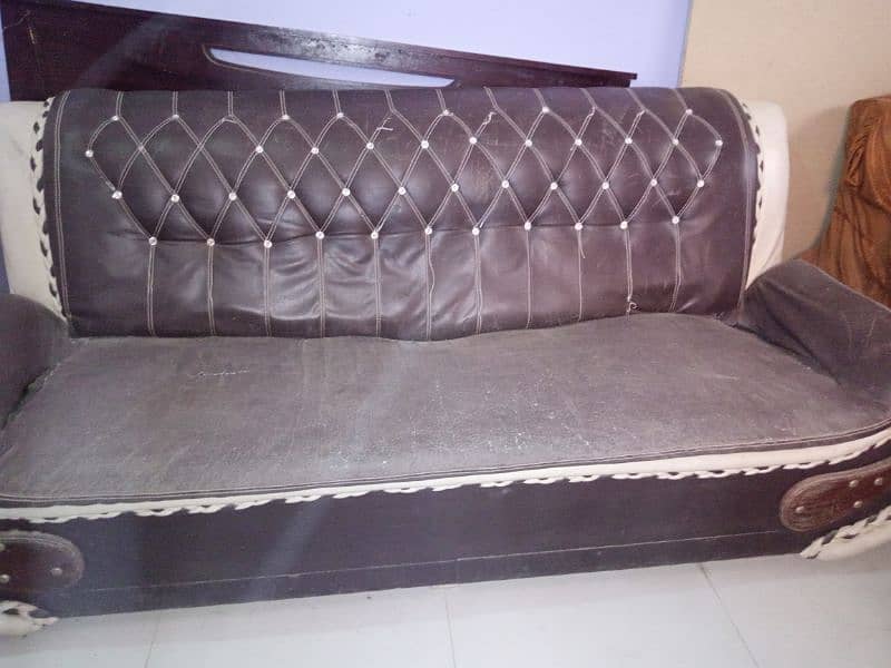 Very clean and Nice Sofa Set For Cheap 1