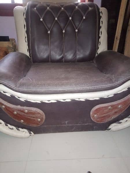 Very clean and Nice Sofa Set For Cheap 3