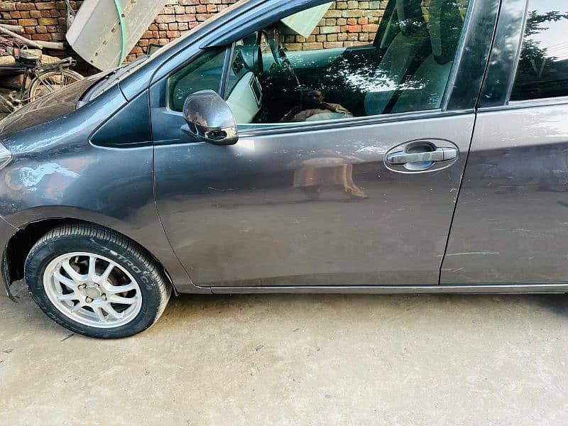 Toyota Vitz 2011 model nd 2014 ki registration 3