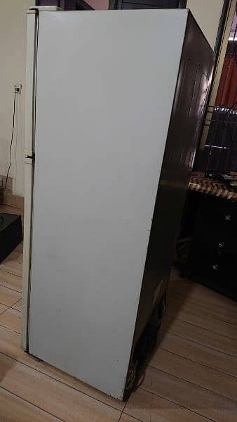 Samsaung Fridge in Good Condition 5