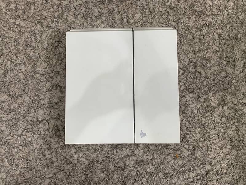 ps4 limited addition in white im best condition 6