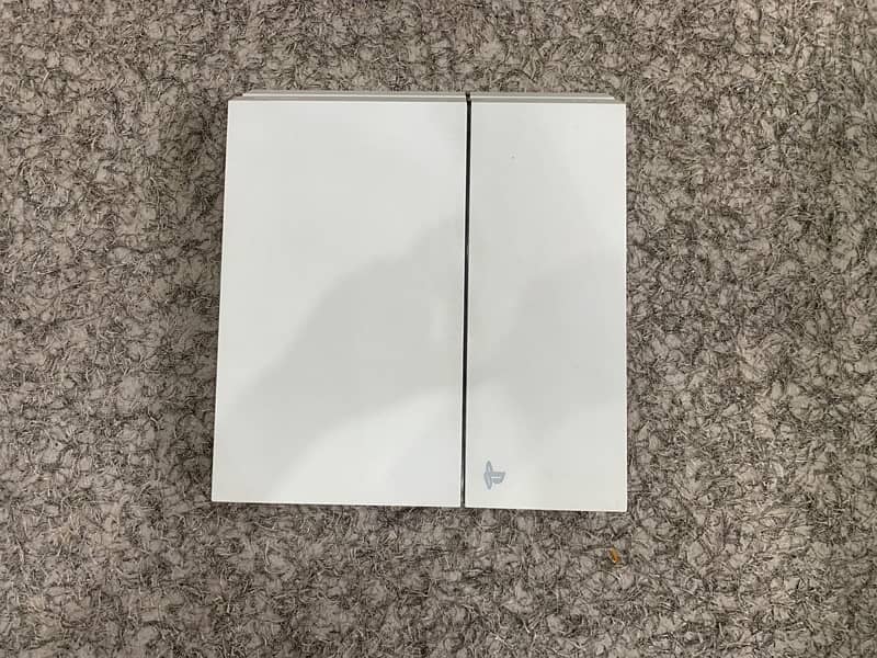 ps4 limited addition in white im best condition 11