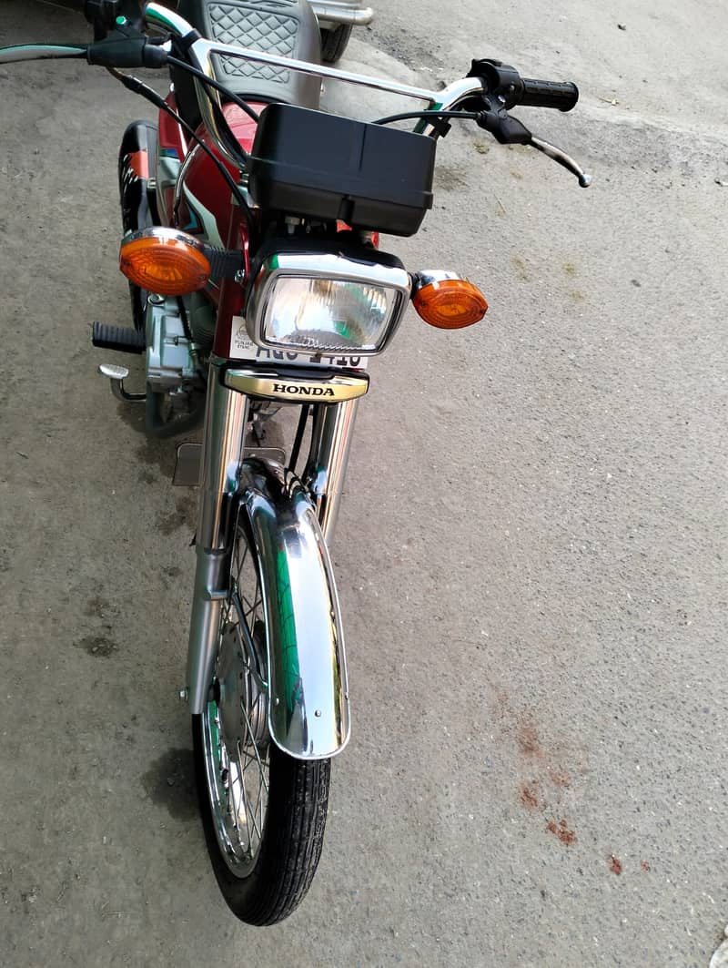 honda 125 model 2023  (0306=4462/443) Lavish condition 12