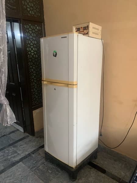 samsung refregrator for sale in good condition chilled colling 7