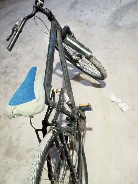 Selling my (GENESIS V2100) bicycle 9