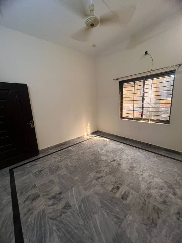 8 marla lower portion for rent with gas, Royal garden near american premier school canal road Lahore 5