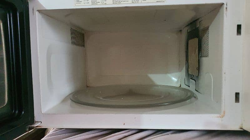 LG full size Microwave 4