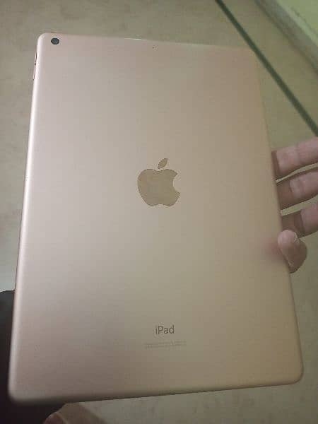 ipad 8 generation 32gb with box charger 1