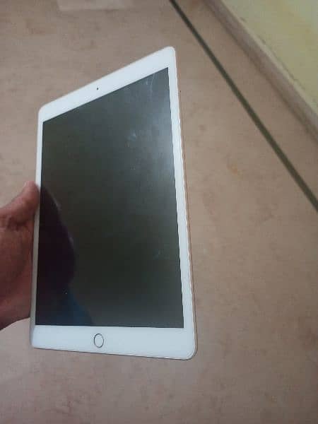 ipad 8 generation 32gb with box charger 2