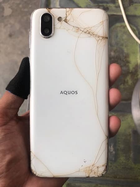 Aquos R2 4