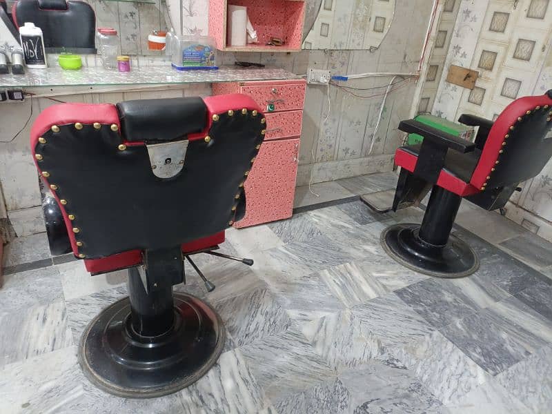 bar and new lash condition 5 chairs  for sale 3