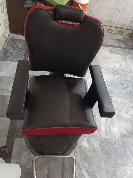 bar and new lash condition 5 chairs  for sale 8