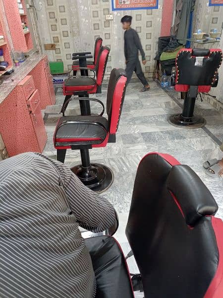 bar and new lash condition 5 chairs  for sale 12