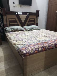 queen bed with free mattress