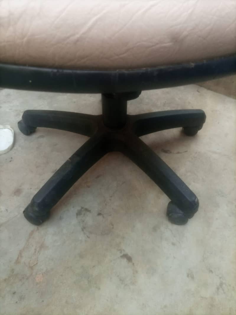 Executive office chair , Manager chair available in good condition 1